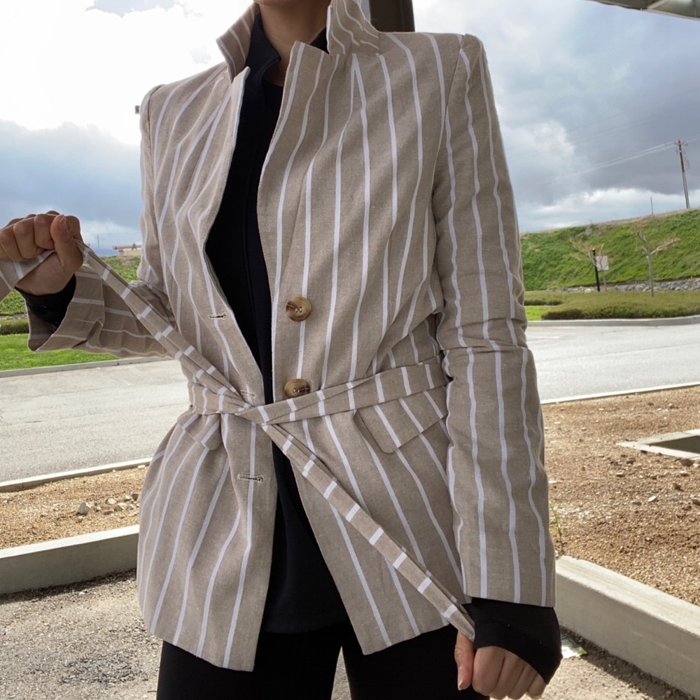 🌻Stripped Tan and White Loose Blazer🌻